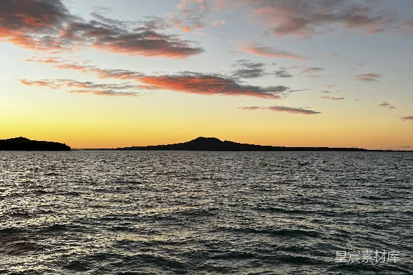 高清摄影 一幅夕阳下的水景图