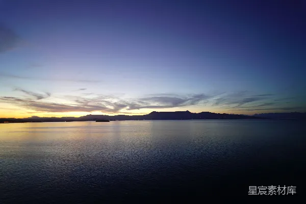 高清摄影 大湖上的一幅美丽夕阳图