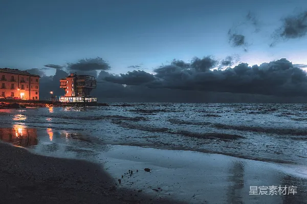 高清摄影 夜晚的海滩背景中有座建筑