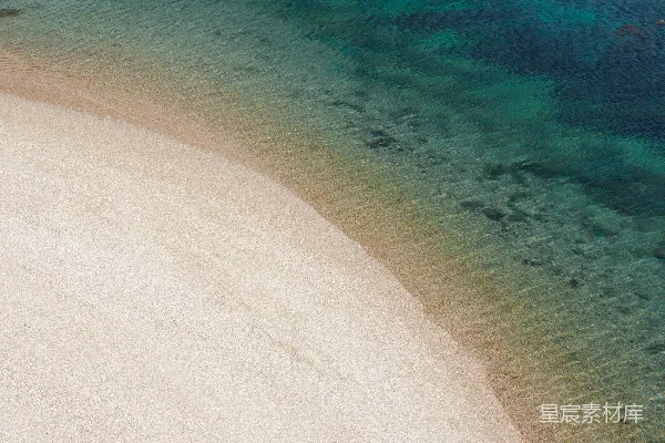 高清摄影 海滩旁边有一片沙滩