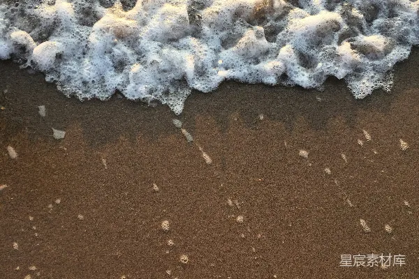 高清摄影 棕色木桌上的白色粉末