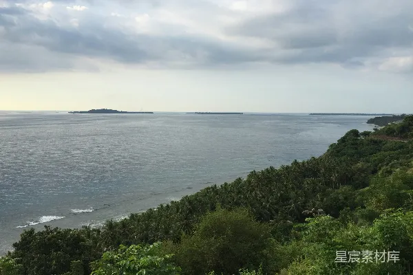 高清摄影 河边有一片水域