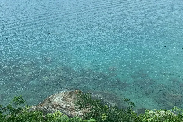 高清摄影 窗前的一片水域景色