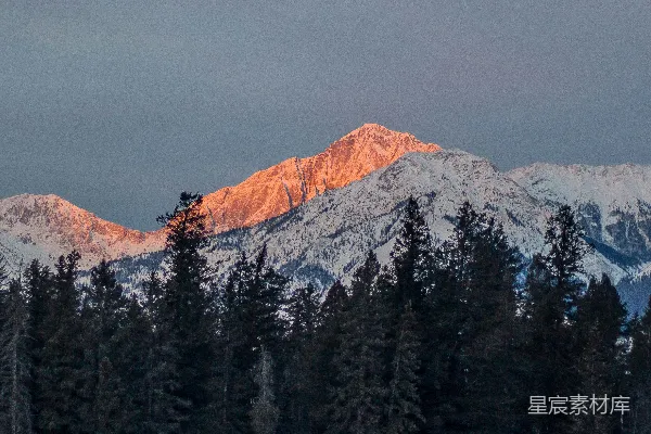 高清摄影 山被白雪覆盖的风景摄影