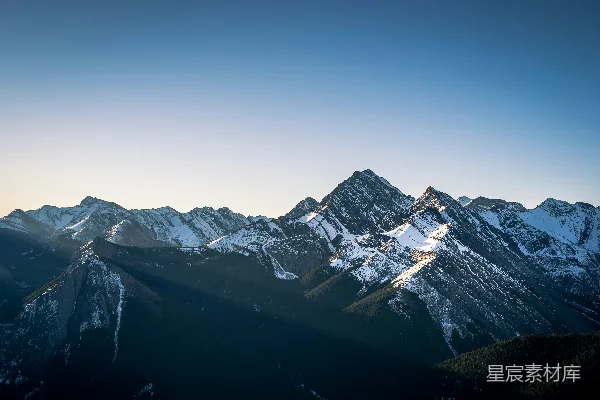 高清摄影 黑山被雪覆盖