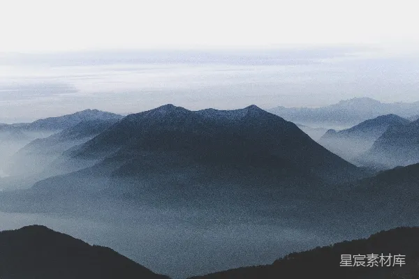 高清摄影 山间的航拍照片