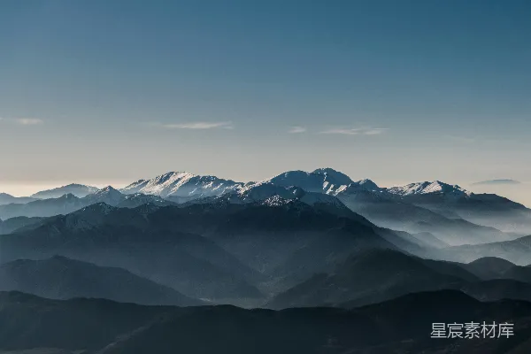 高清摄影 蓝天下的山峰