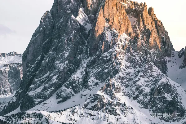 高清摄影 白天覆雪的山峦