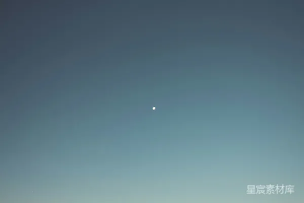 高清摄影 夜空中雪覆盖的山峰