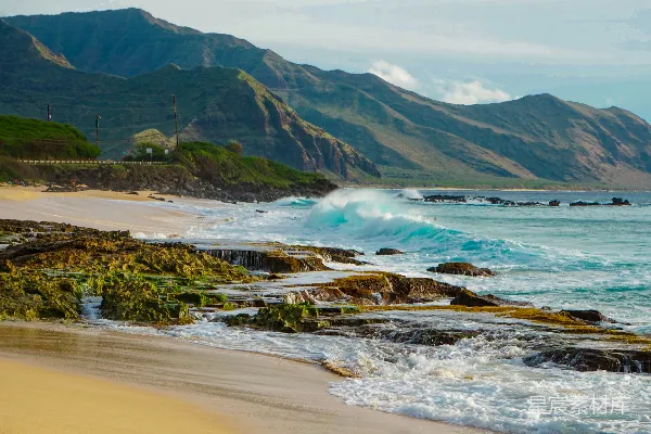 高清摄影 棕色岩石悬崖上的海浪