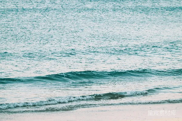 高清摄影 白天蓝海波浪