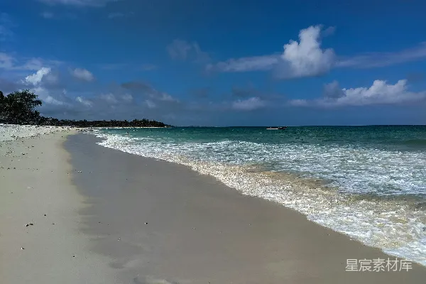 高清摄影 一片清澈蔚蓝的海滩