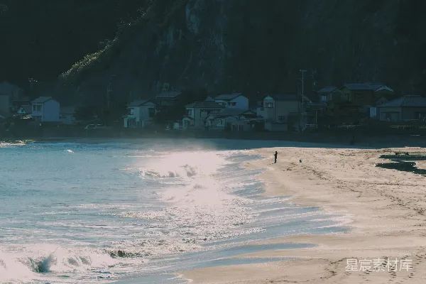 高清摄影 海滩上的人们在白天