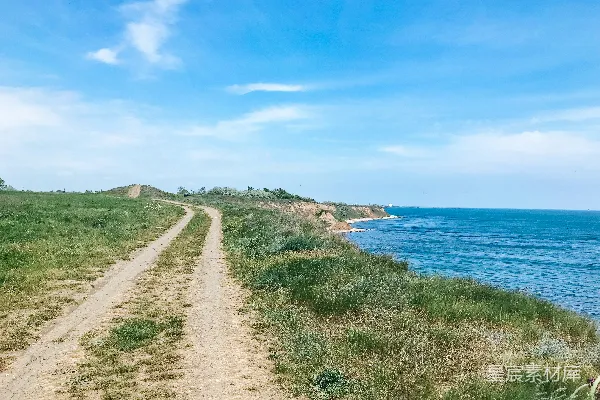 高清摄影 棕色的乡间小路在海滩上