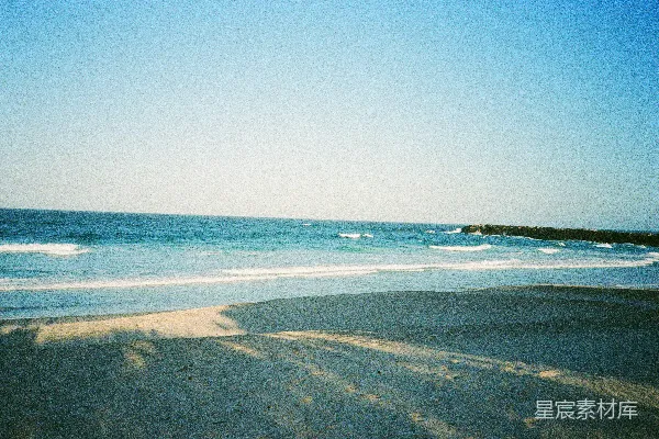 高清摄影 白天海浪撞击海岸