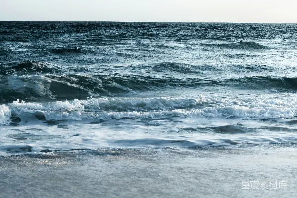 高清摄影 海滩上波浪拍打的声音