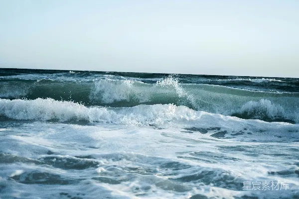 高清摄影 海滩上浪花拍打的声音