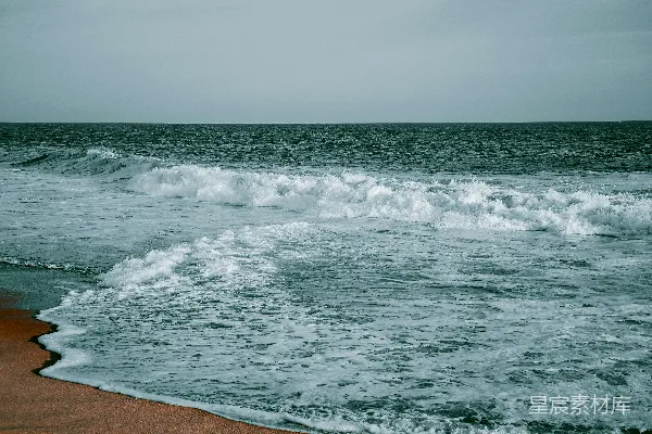 高清摄影 海滩上的海浪 crashing 轰鸣