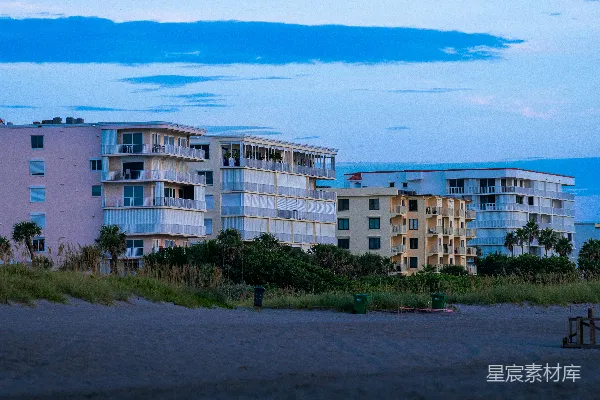 高清摄影 一排海边的多层建筑