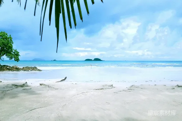 高清摄影 云下的海洋在白天