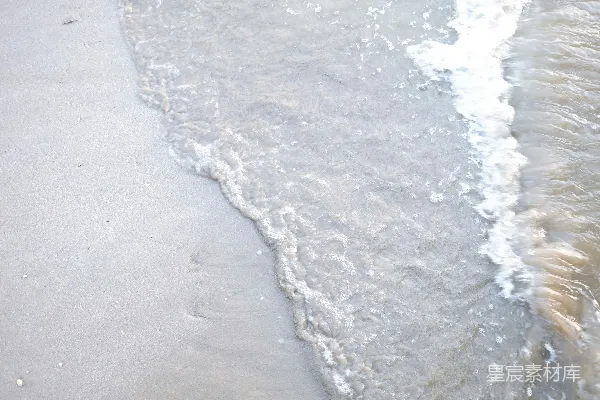 高清摄影 一个海浪奔向海岸的海滩