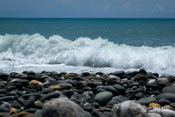 高清摄影 波涛汹涌的岩石海岸