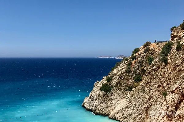 高清摄影 海滩上的人在白天