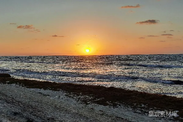 高清摄影 有波涛的海滩，夕阳西下