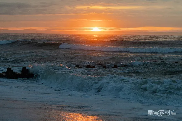 高清摄影 海滩上的夕阳西下
