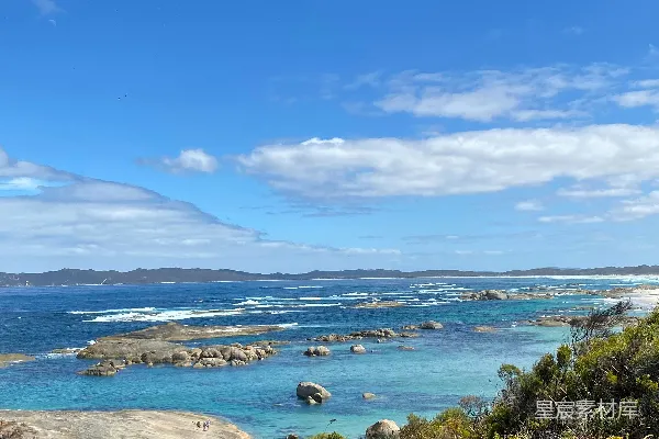高清摄影 从山顶看去是一片海景。