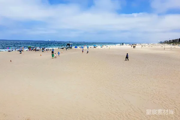 高清摄影 海滩上的人们在白天时段