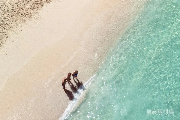 高清摄影 几个家伙骑在冲浪板上 surfing波浪