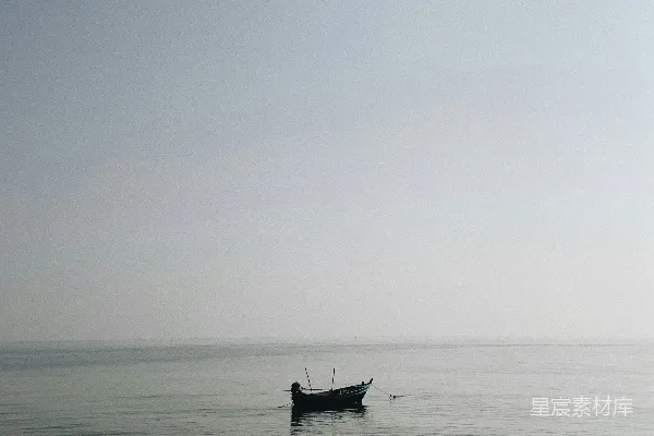 高清摄影 白天人在海上乘船的人