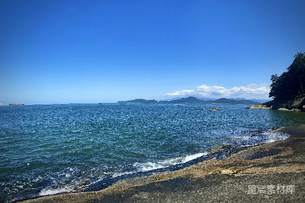 高清摄影 白天蓝海与蓝天同在