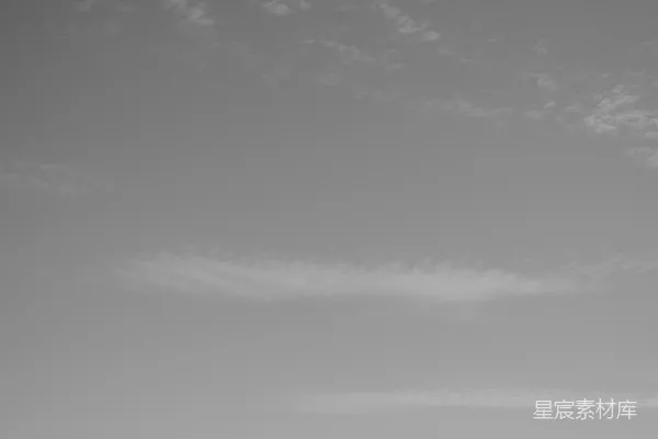 高清摄影 海边的一座黑白灯塔照片