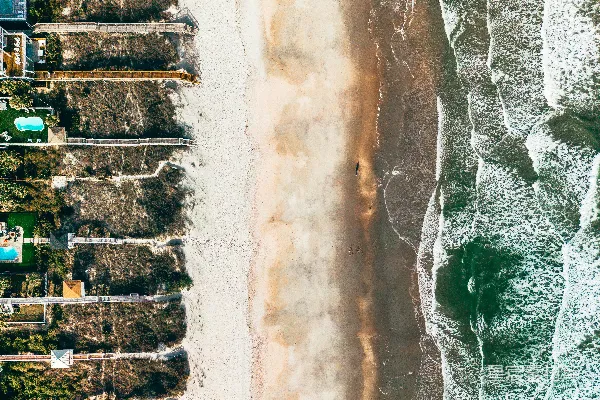 高清摄影 海滩和房屋的空中俯视图
