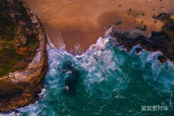 高清摄影 海滩上空俯视的画面包含一片水域