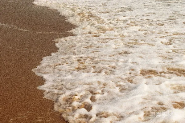 高清摄影 海滩上的波浪撞击