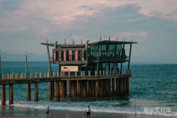 高清摄影 海滩上的人在白天时段