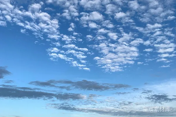 高清摄影 白云和海岸线