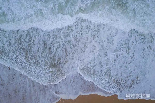 高清摄影 海滩上空俯瞰波涛汹涌的景象