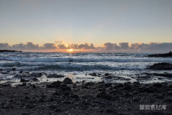 高清摄影 海边的日落正在落下海洋之上