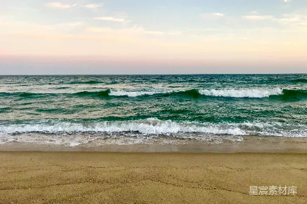 高清摄影 海滩上波浪拍打的声音