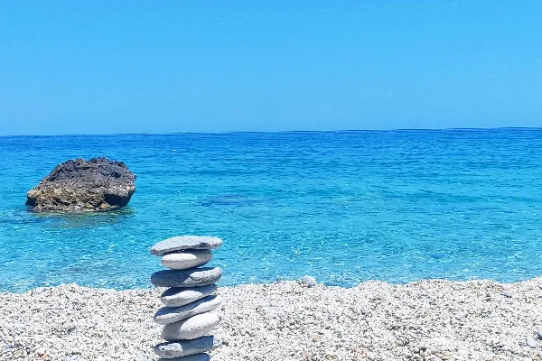 高清摄影 海滩上的一堆岩石