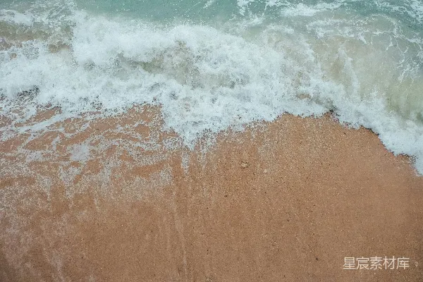 高清摄影 棕色沙滩上的海浪