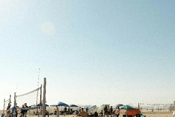 高清摄影 海滩上的人们在白天