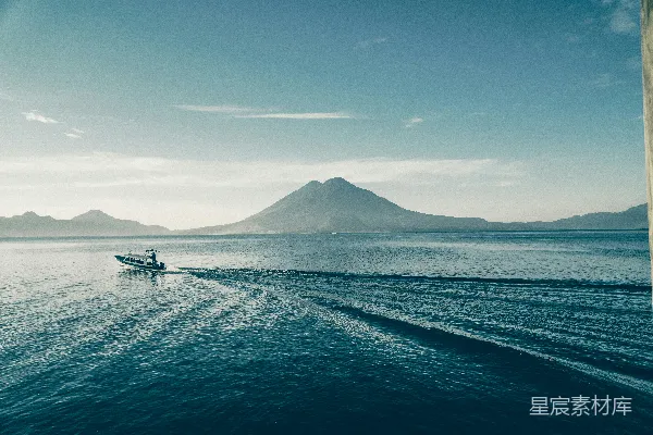高清摄影 水上的小船
