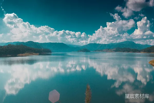 高清摄影 湖山之上的蓝天