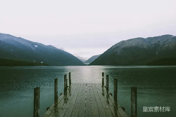 高清摄影 白天湖畔与码头