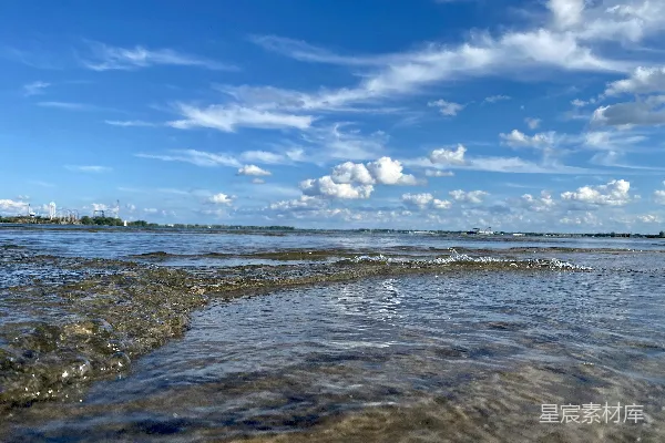 高清摄影 海上蓝空白云